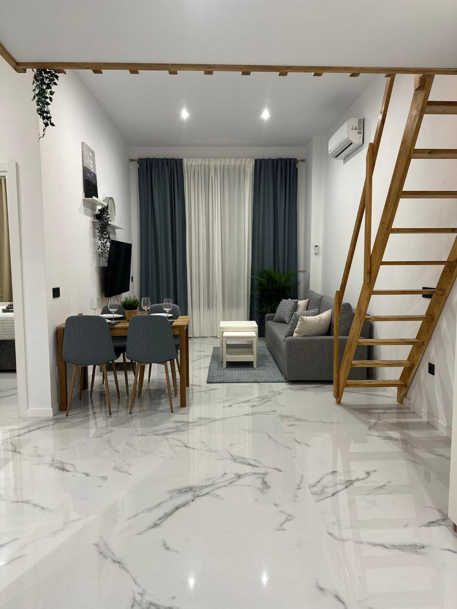 B8 * Fuengirola