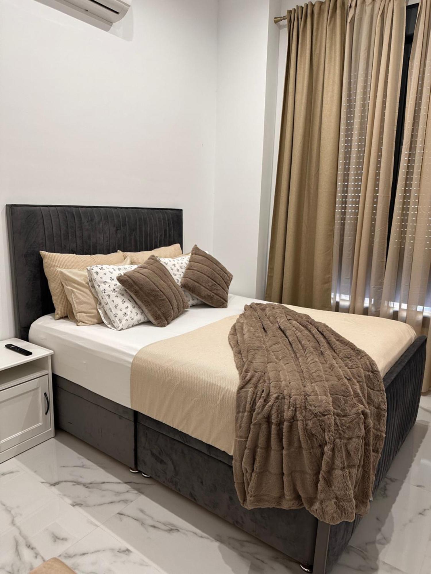 B8 Apartment
