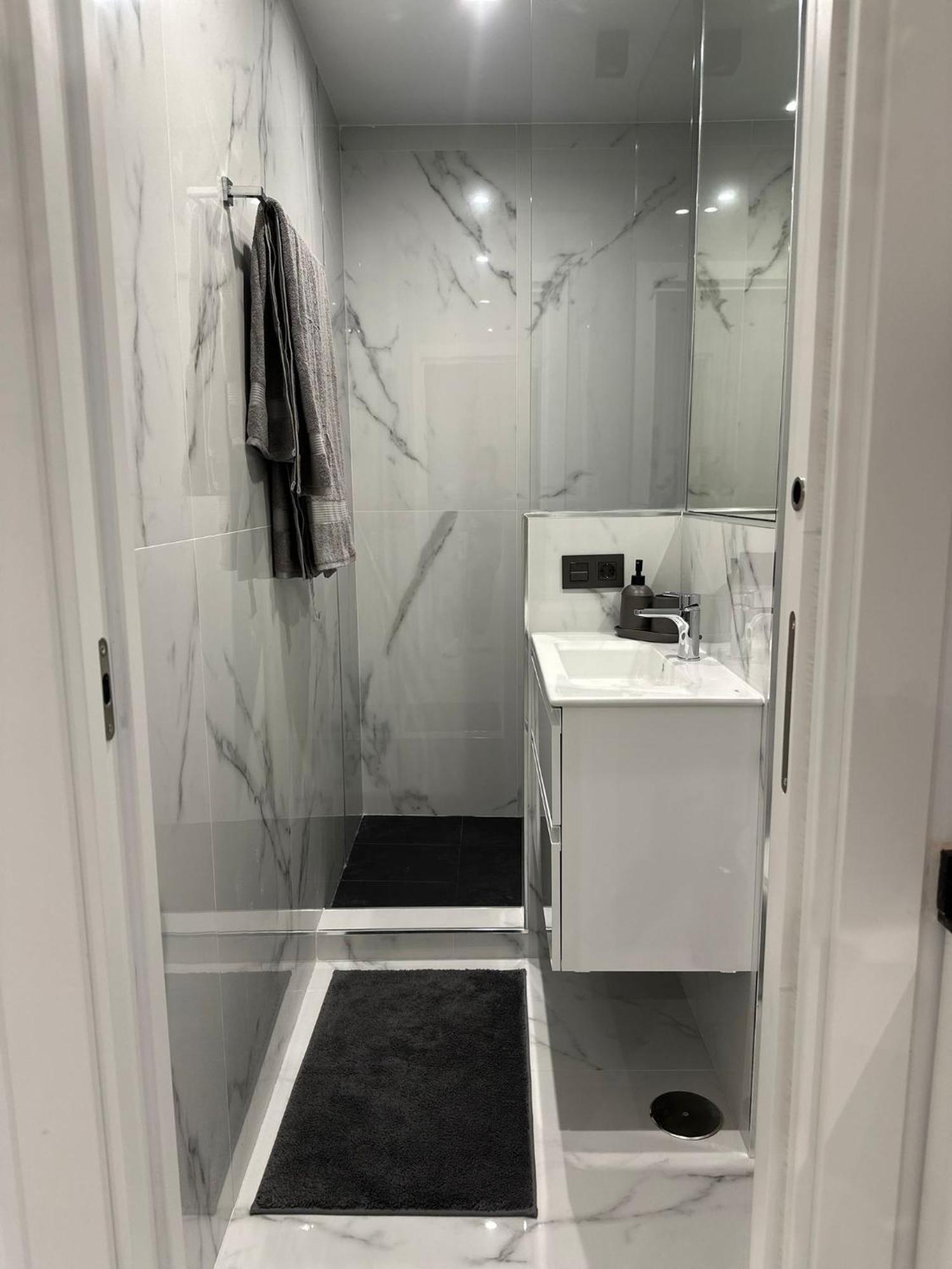 B8 Apartment
